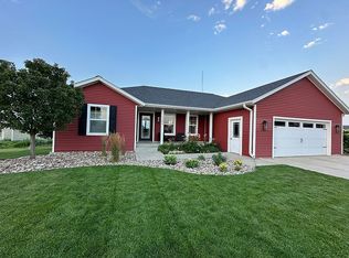 1284 9th Ave NE, Sioux Center, IA 51250