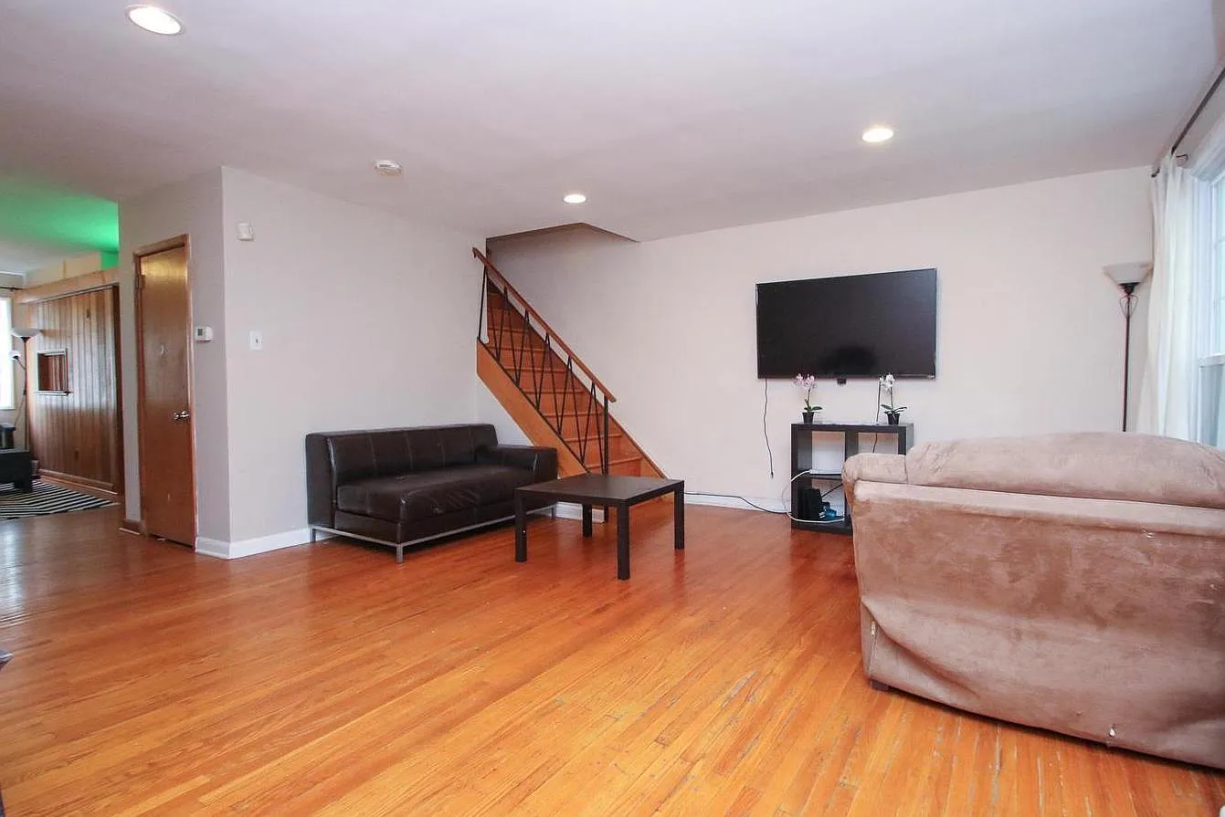 3 bed, 2.5 bath, 1418 sqft, $2,100 — Photo 1