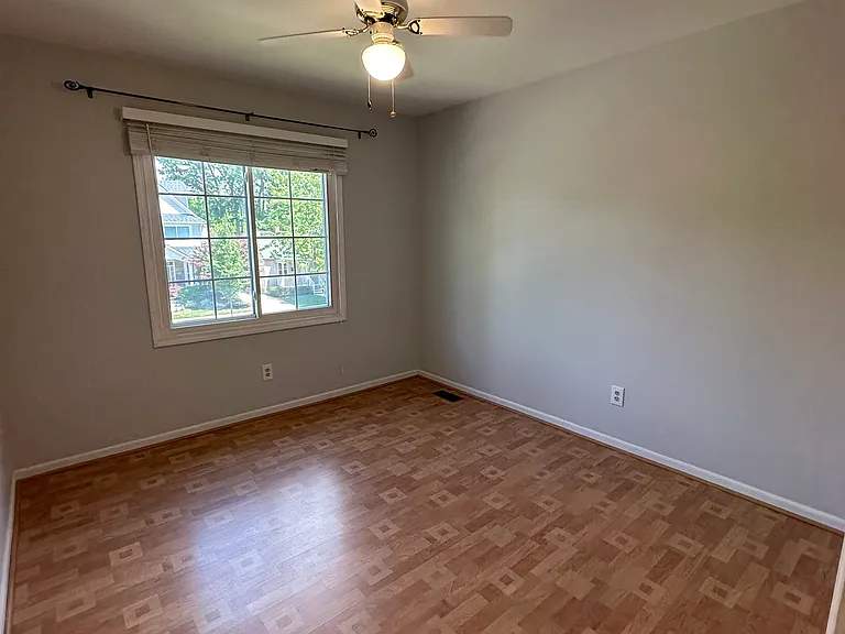 1336 E Lincoln St — Photo 10