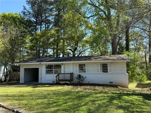 601 Melrose Dr, Forest Park, GA 30297