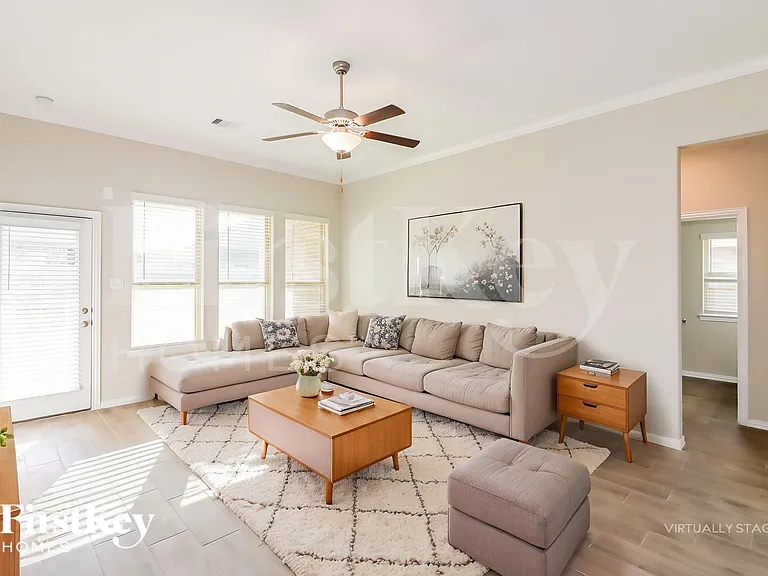 1648 Breezewood Dr — Photo 4