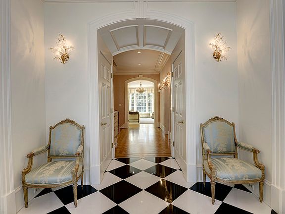 Entry Foyer & Gallery