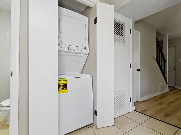 The Vistas Apartment Homes — Photo 38