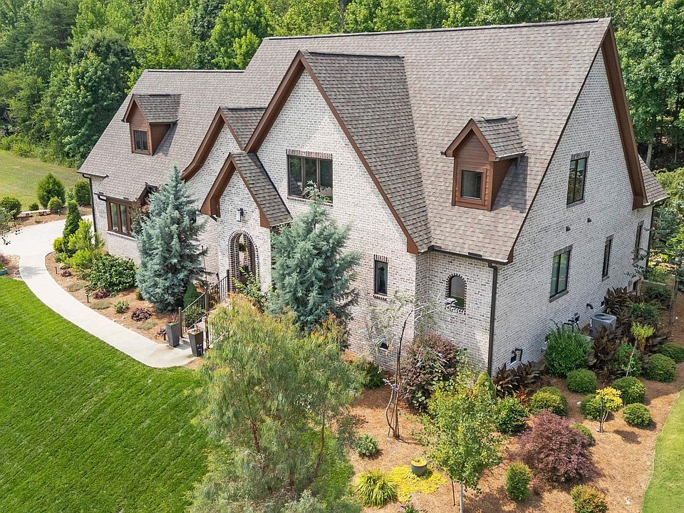 1st image of 112 Gascony Dr