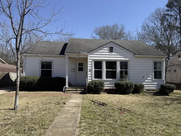 428 Cromwell St, West Point, MS 39773