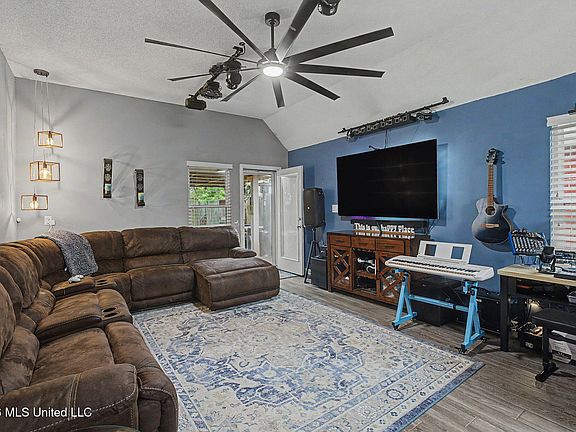 4th image of 5901 Steffani Dr
