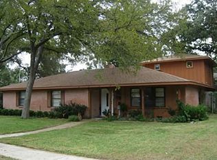 305 Robinhood Dr, Irving, TX 75061