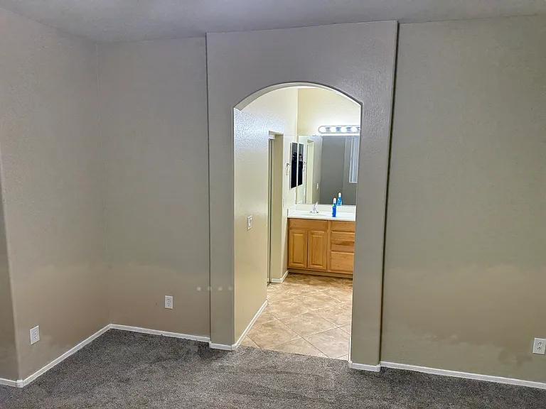 7711 S 68th Dr — Photo 21