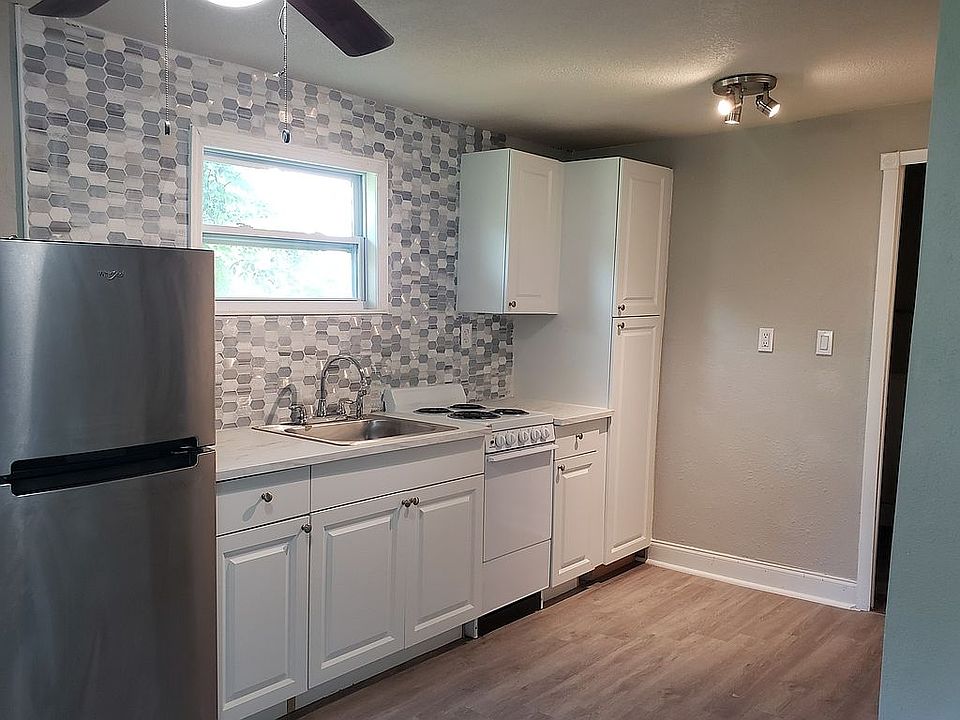 Kitchen in 1/1 guest house