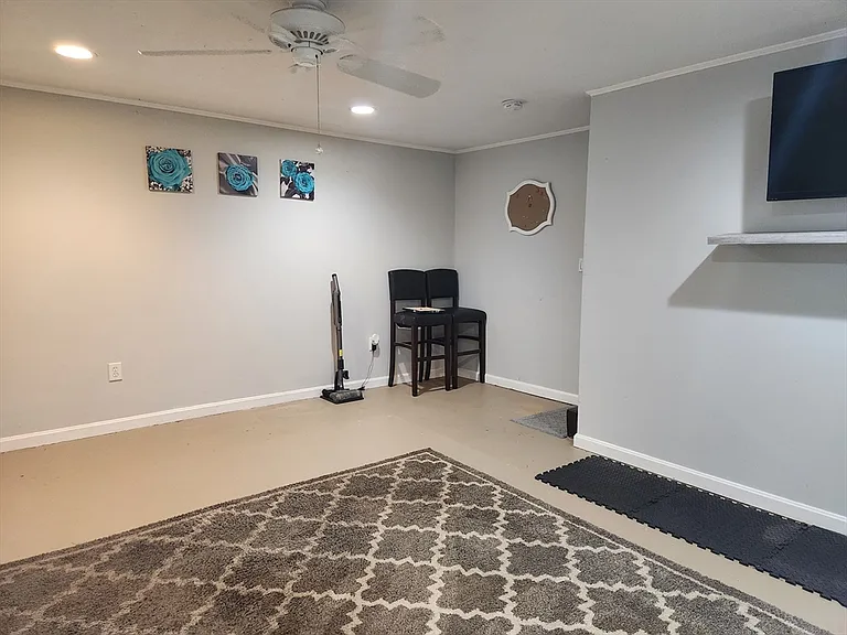 129 Lowell St #4 — Photo 32
