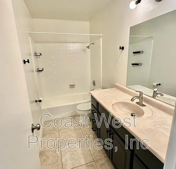 Mauna Loa Apartments — Photo 12