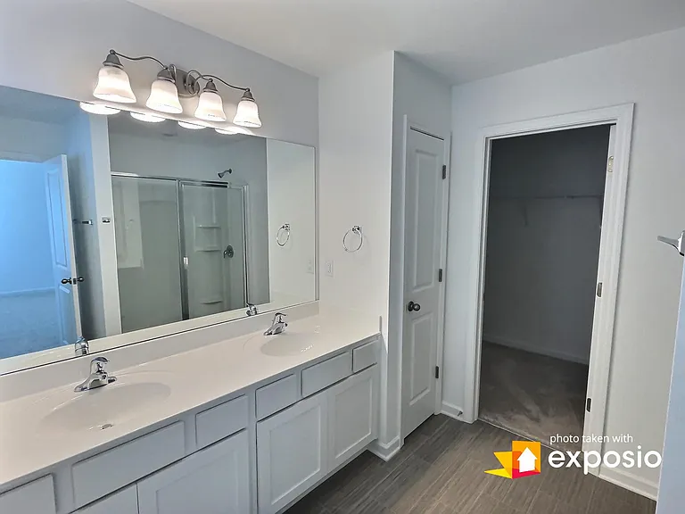 1118 Lossie Ln — Photo 5