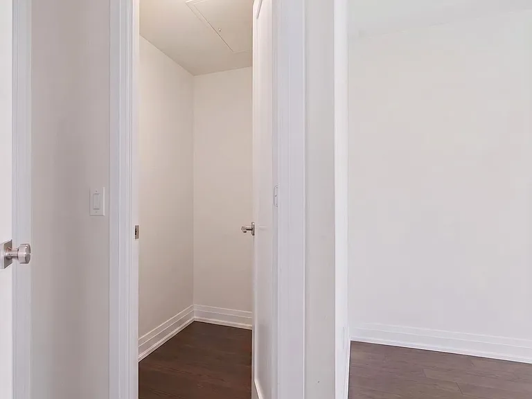 5 Sheppard Ave E #4122 — Photo 12