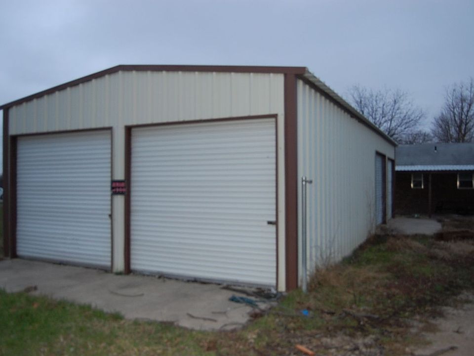 2nd image of 30 Wisteria St