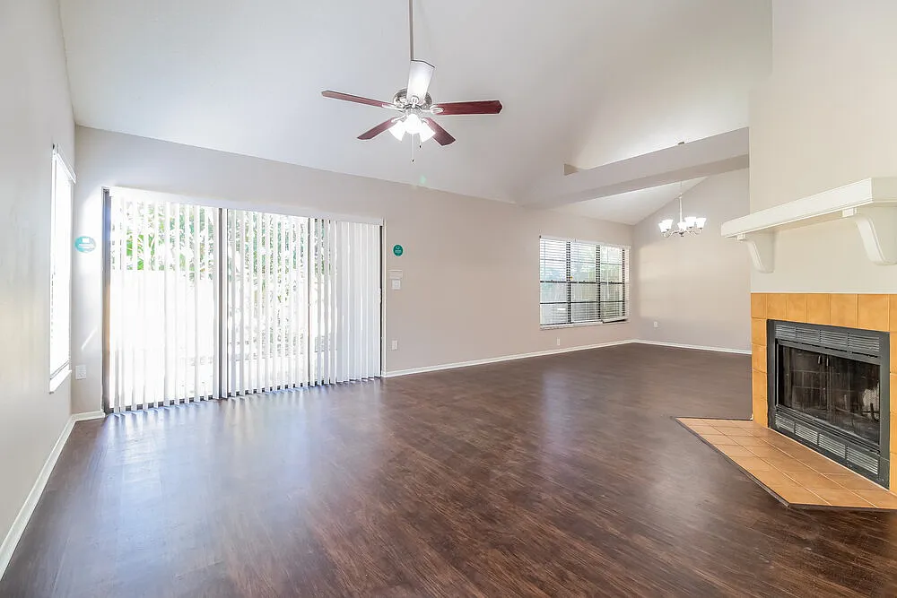 3 bed, 2.0 bath, 1660 sqft, $2,645 — Photo 4