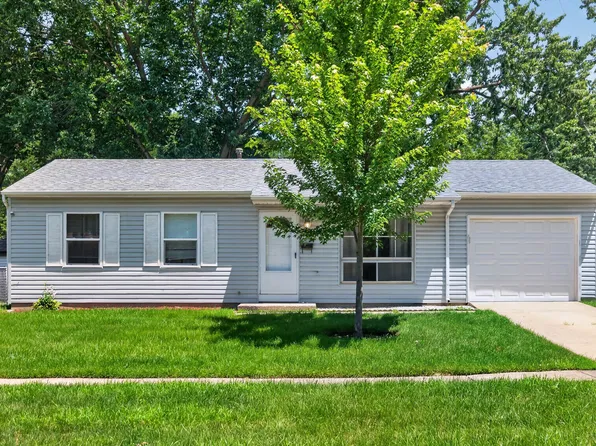 103 Willow Rd, Streamwood, IL 60107