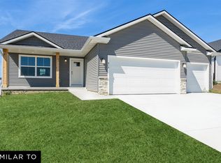 1904 E Clinton Pl, Indianola, IA 50125