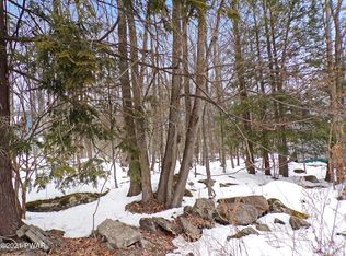 36 Hidden Lake Dr, Lake Ariel, PA 18436