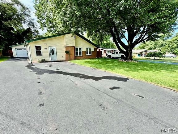 2nd image of 708 Valley Dr