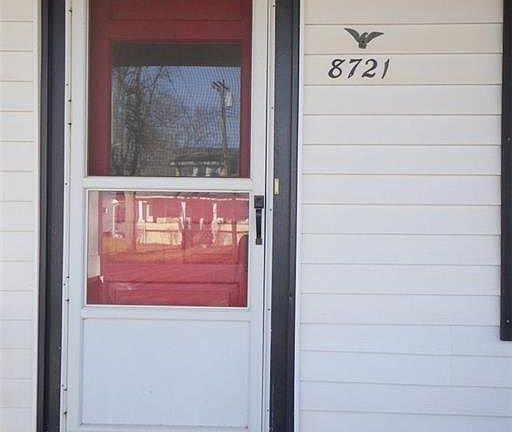 3rd image of 8721 Pershing Ave