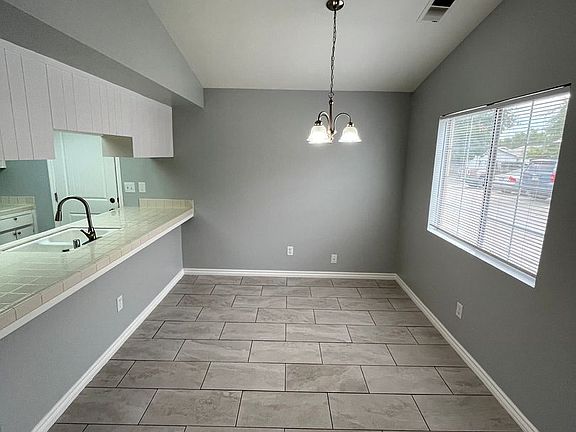 4th image of 1435 Cottage Pl #B