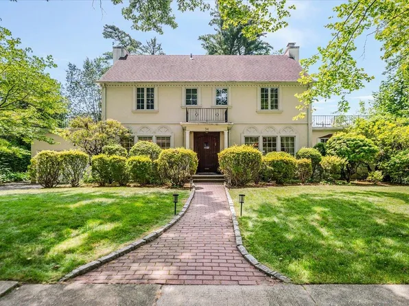 34 Arleigh Road, Great Neck, NY 11021