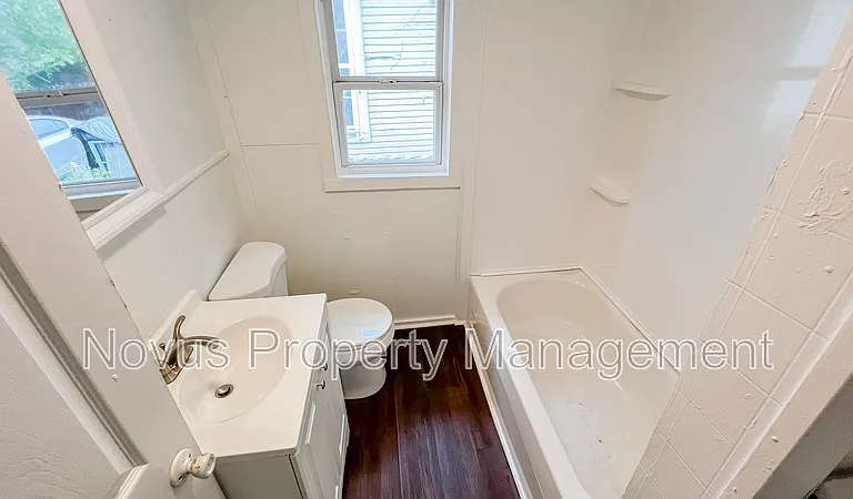 135 W Atlanta St — Photo 9