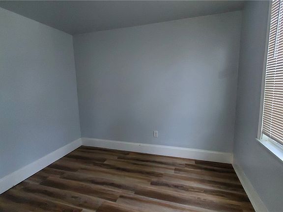 2nd image of 264 Hoyt St
