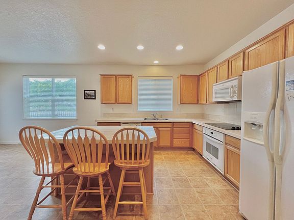 3rd image of 4434 SE Topaz Dr