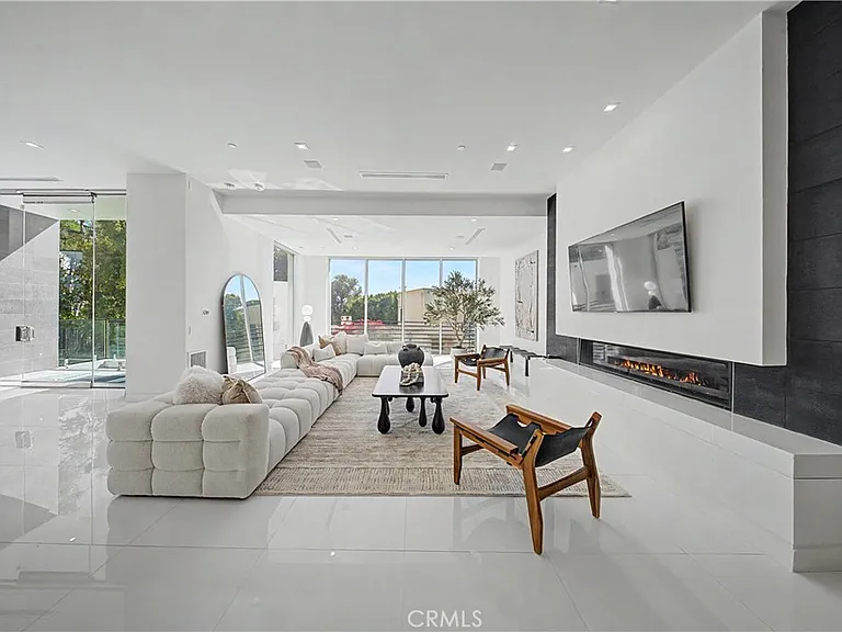 9459 Beverly Crest Dr — Photo 10