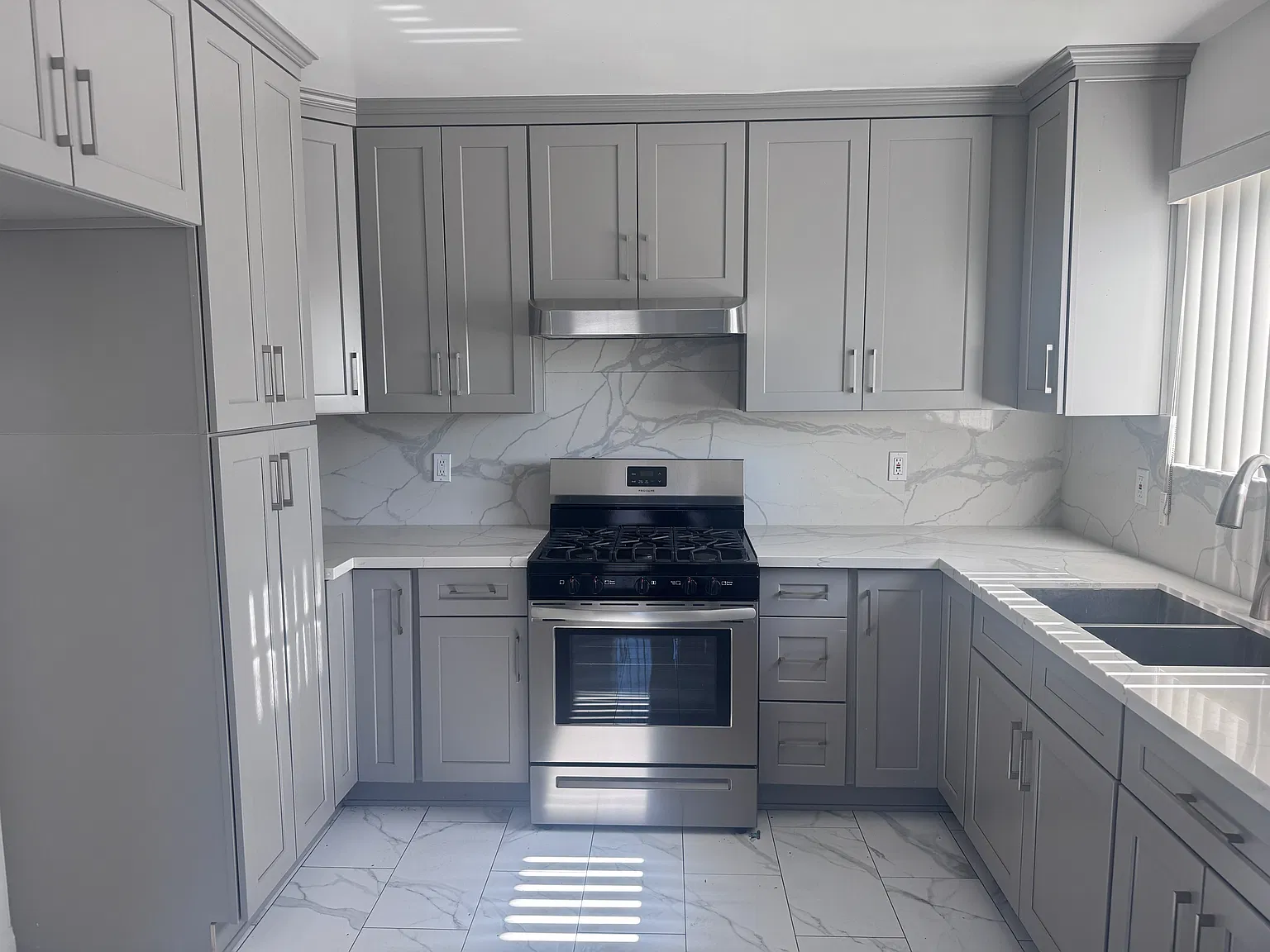 2 bed, 1000 sqft, $2,800 — Photo 2