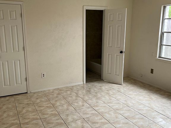 2nd image of 204 Grantham Rd