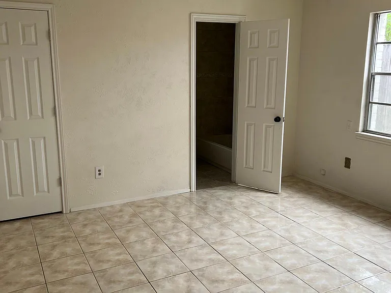 204 Grantham Rd — Photo 2