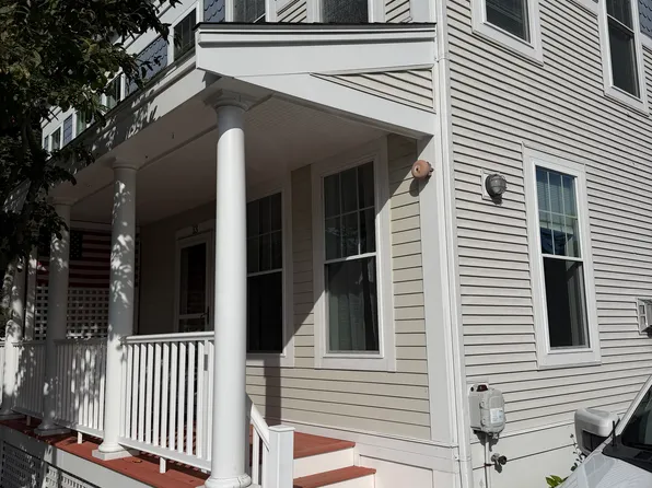13 Honora Ct #13, Buzzards Bay, MA 02532
