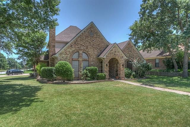1st image of 3140 Oakdale Dr