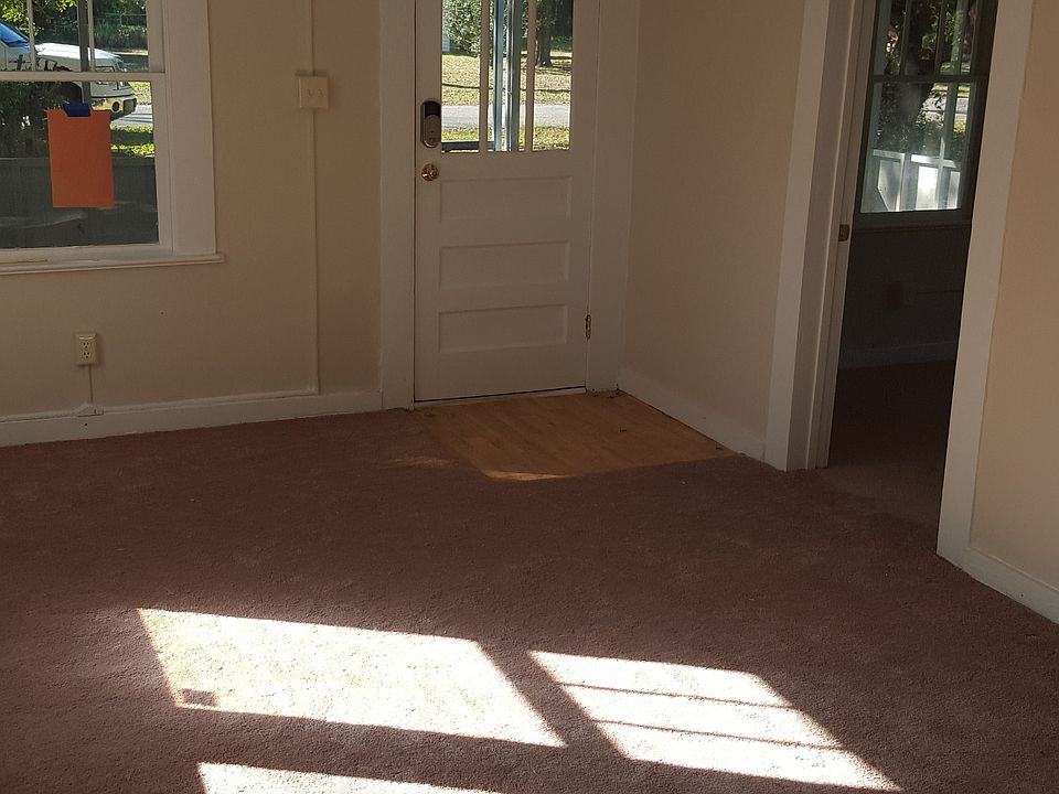 2nd image of 2302 Searle Ave