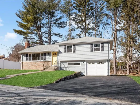 15 Maplewood Orchard Dr, Smithfield, RI 02828