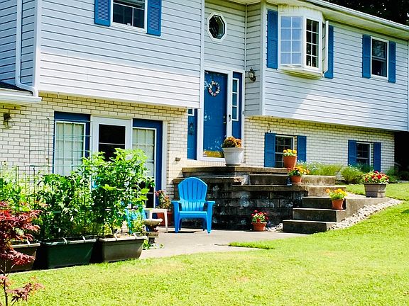 3rd image of 879 Kahle Rd