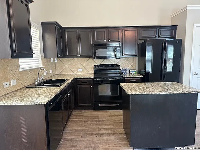 3 bed, 2.5 bath, 1555 sqft, $1,700 — Photo 4