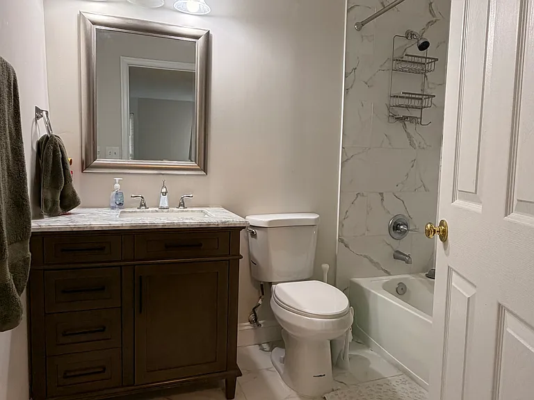 Primary Bedroom Ensuite Bath-3rd Floor (Occupied)
