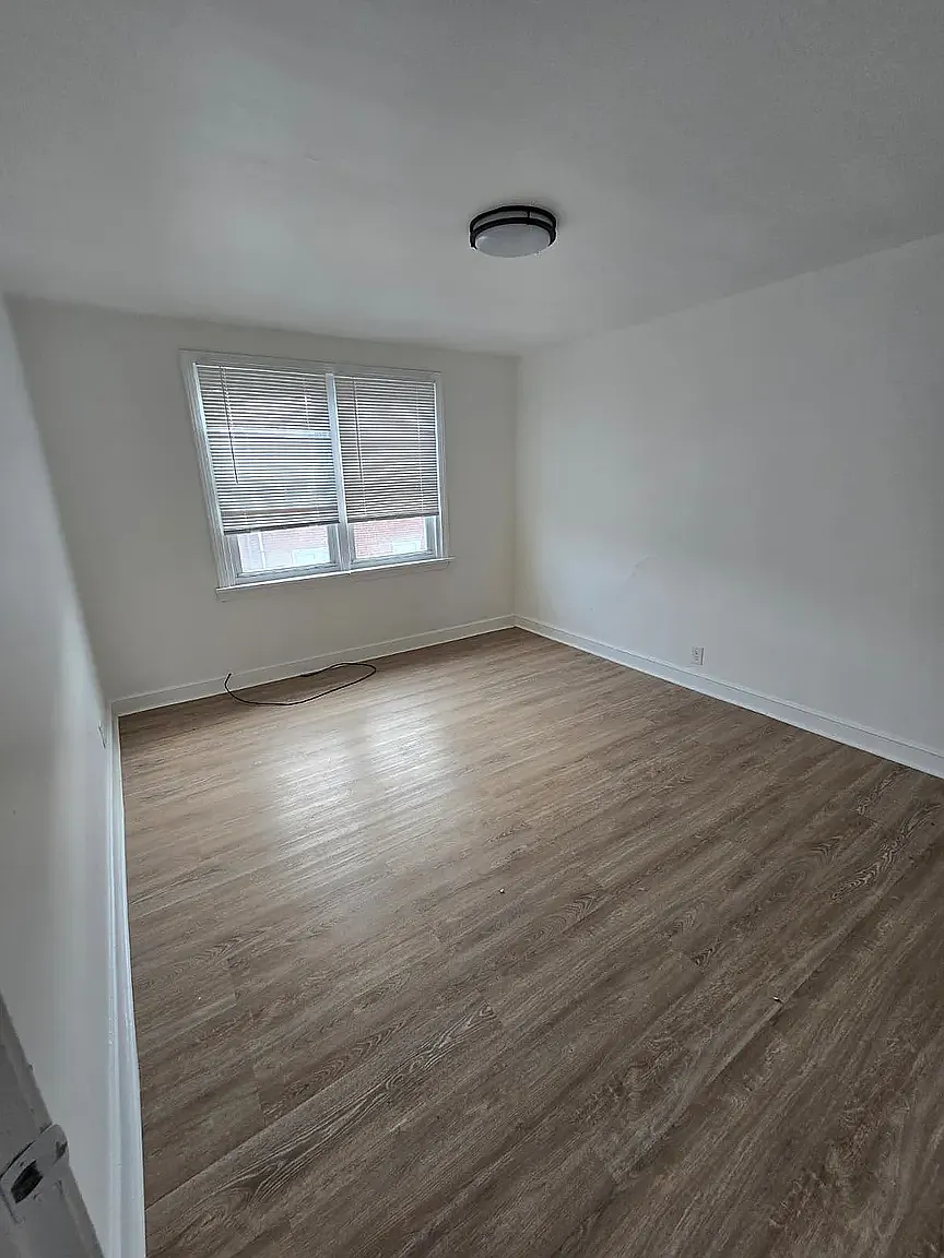 1 bed, 900 sqft, $1,295 — Photo 4