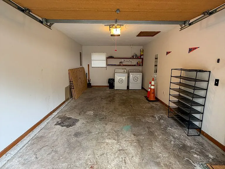 2260 W University Ave — Photo 20