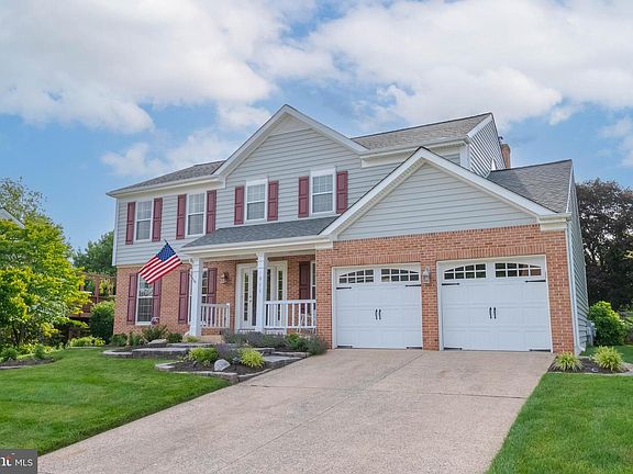 2nd image of 915 Hepburn Ln