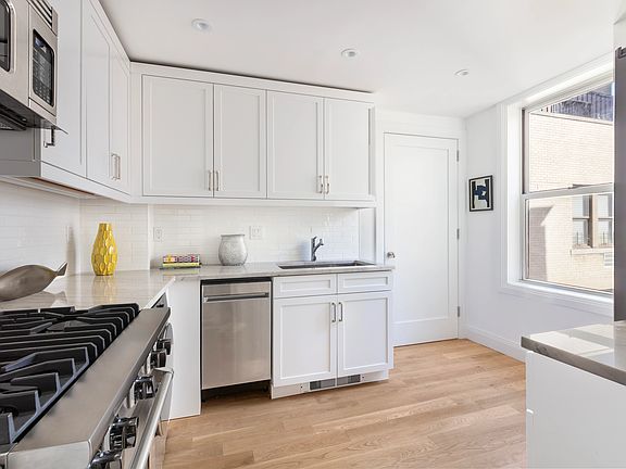2nd image of 220 W 93rd St APT 15C