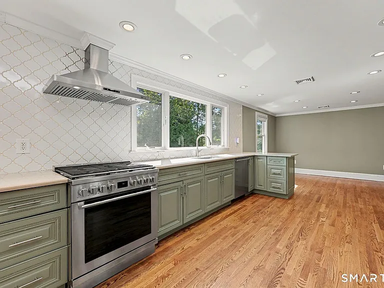 130 W Norwalk Rd — Photo 9