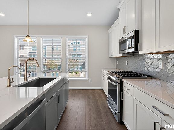 5th image of 3447 Hidden Valley Cir