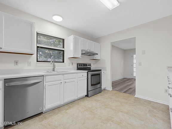 4th image of 8426 Santana Ct