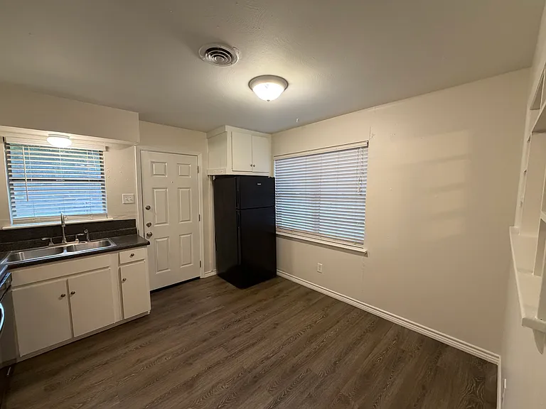 1213 Hampshire Ln #A — Photo 11