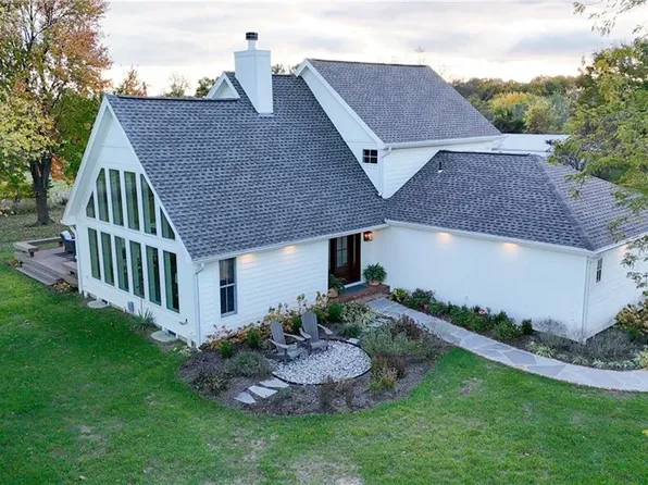 4441 Hilltop Cir, Louisburg, KS 66053