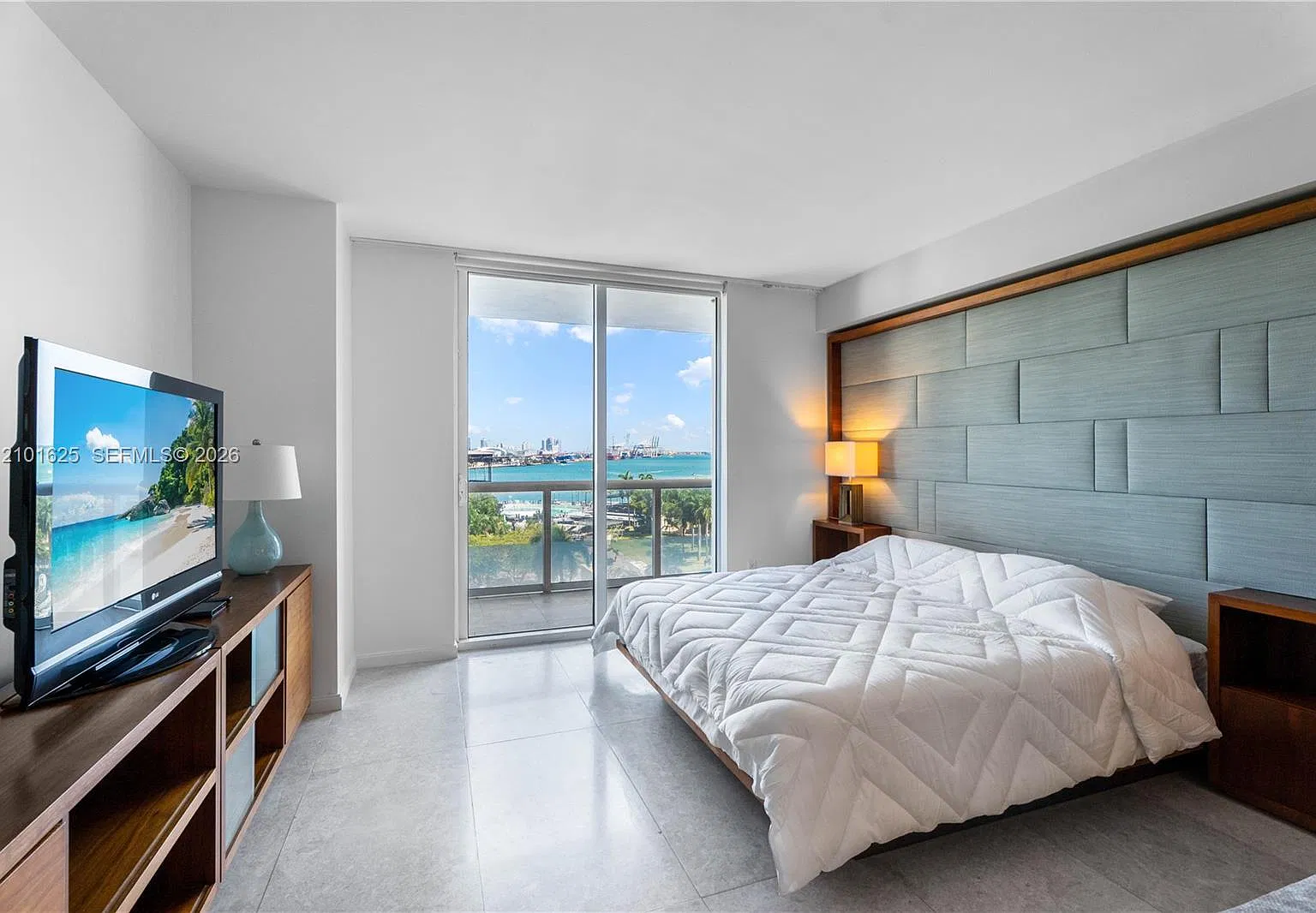 50 Biscayne Condo — Photo 2